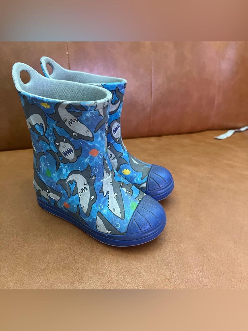 Crocs Kids Sz 9 Bump It Graphic Rain Boots in the "Cerulean Blue / Multi Shark"